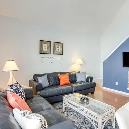 Welcoming Port Clinton Home With Private Deck!